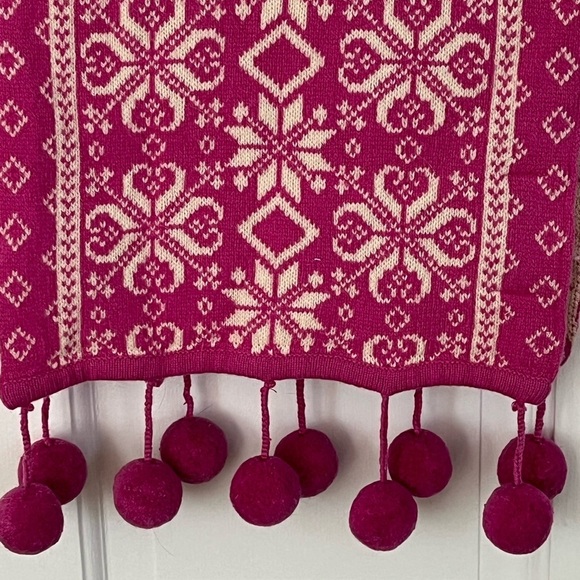 Bloomingdales Cashmere Wool Nordic Alpine Pom Poms Scarf Hot Pink Ivory Soft New - Picture 3 of 12